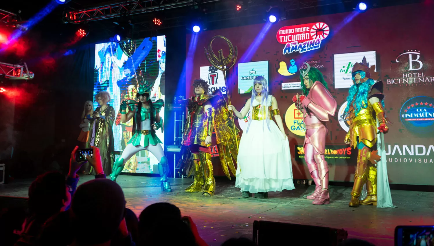 EN EL ESCENARIO. Varios participaron del concurso Elección Cosplay Nacional. FOTO DE ALEJANDRO GROSSE. 