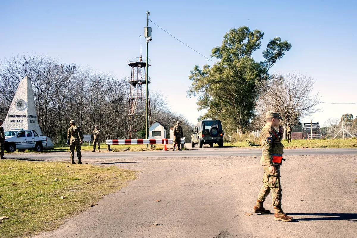 Marchas militares y tareas de evacuación, ejes del Servicio Cívico para jóvenes