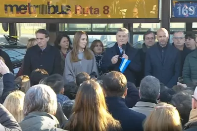 Macri afirmó que el país está en la mitad del río y quiere ayudar a cruzar hacia el futuro