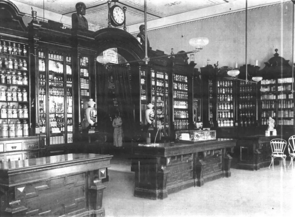 IMPORTANTE FARMACIA. La “Nueva”, de Ferro, en Concepción, en una fotografía de 1903. 