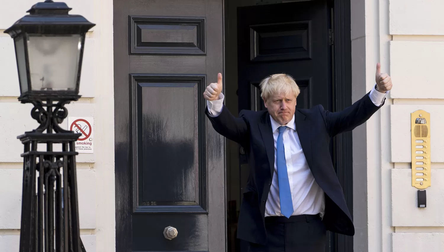 CUESTE LO QUE CUESTE. Johnson aseguró que cumplirá con el voto de los británicos.