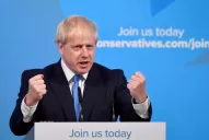 Un periodista eurófobo tiene el Brexit en la mano