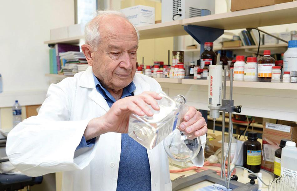 Raphael Mechoulam continúa participando de investigaciones vinculadas al cannabis.