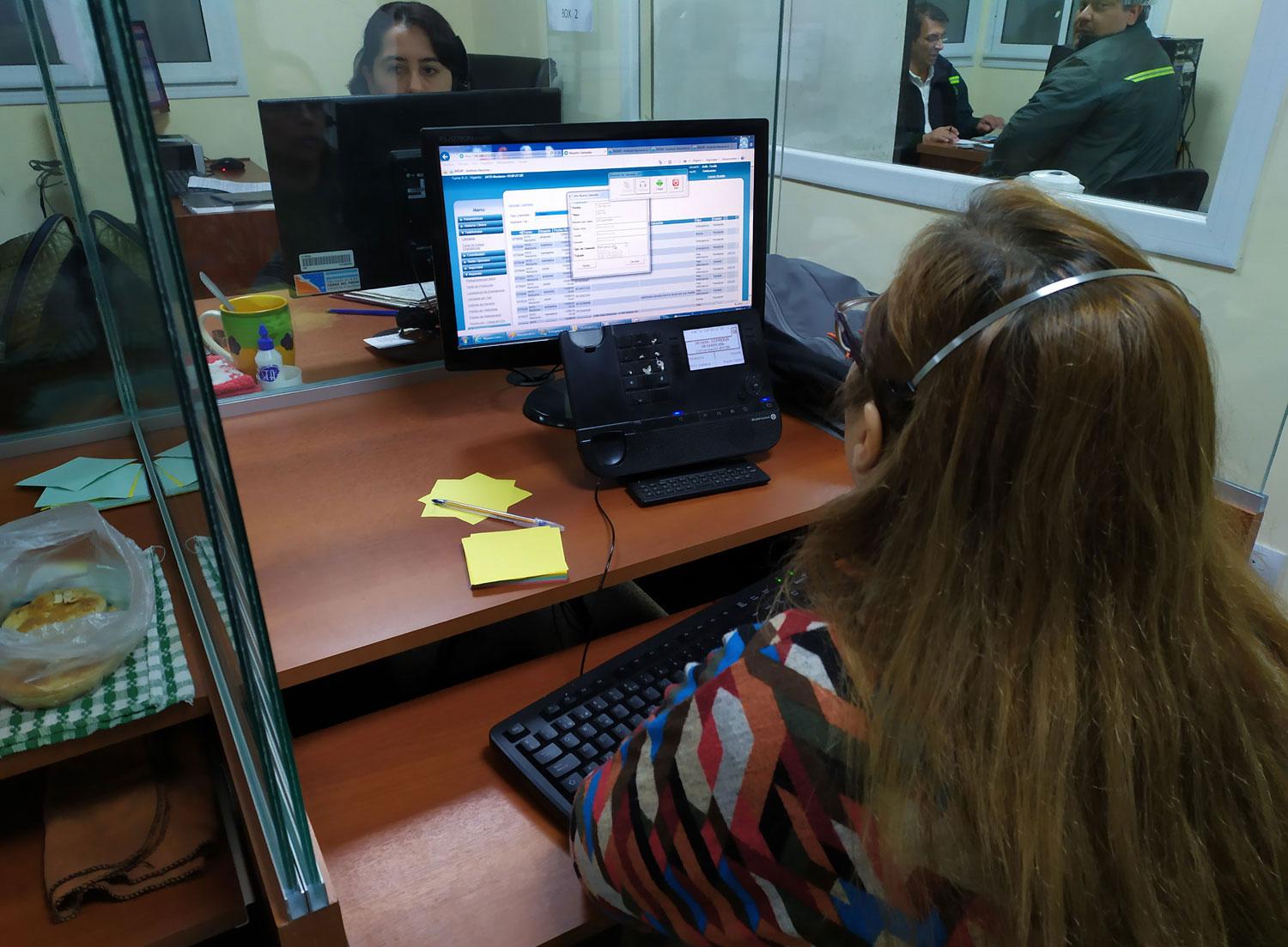 RECEPCIÓN. Operadoras del 107 toman las llamadas y la pasan al sector de logística. 