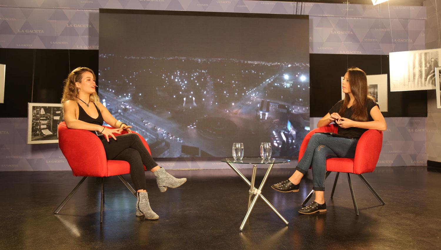 EN EL ESTUDIO DE LA GACETA. Babi Cueto conversa con Alejandra Casas Cau durante un pasaje de la entrevista que brindó para “La otra pregunta”. la gaceta / foto de Barbara Zuñiga 