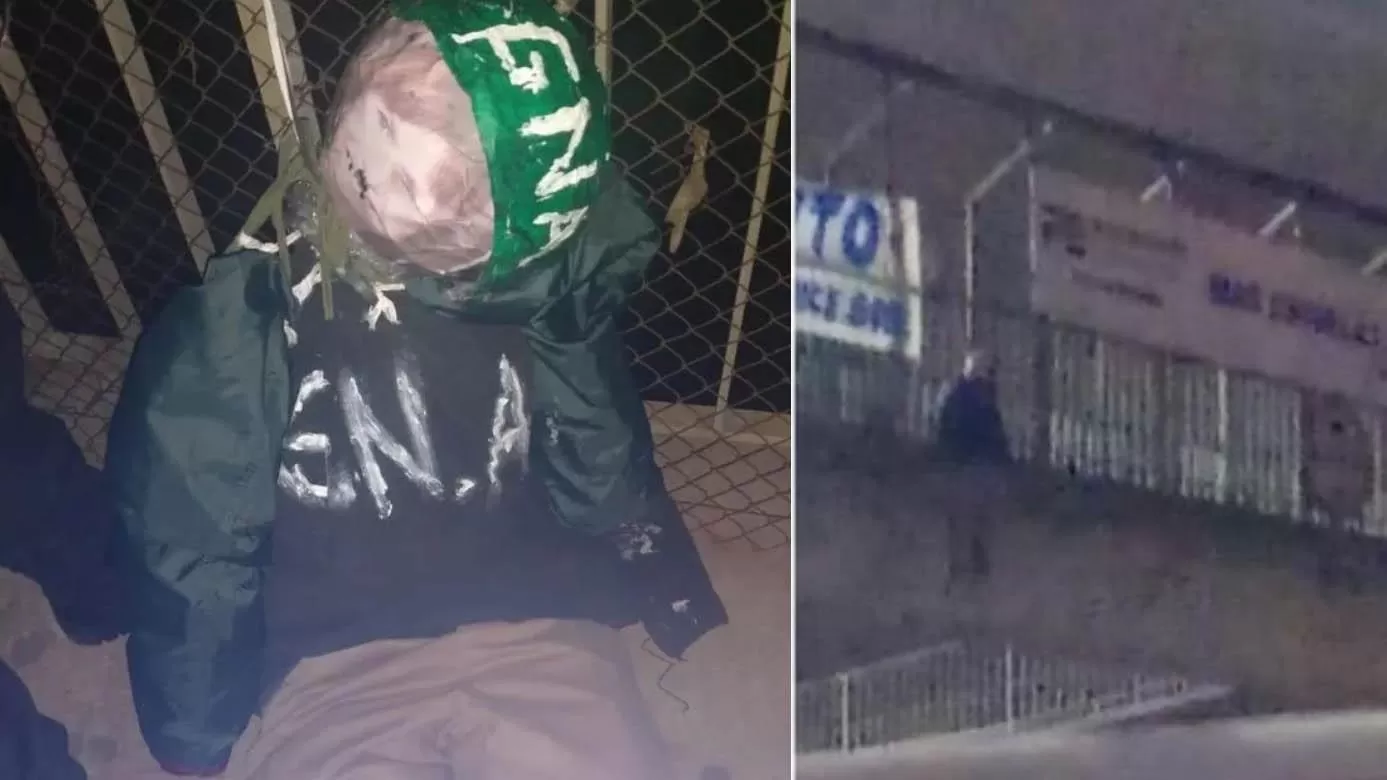 El muñeco que apareció esta madrugada en el puente. 