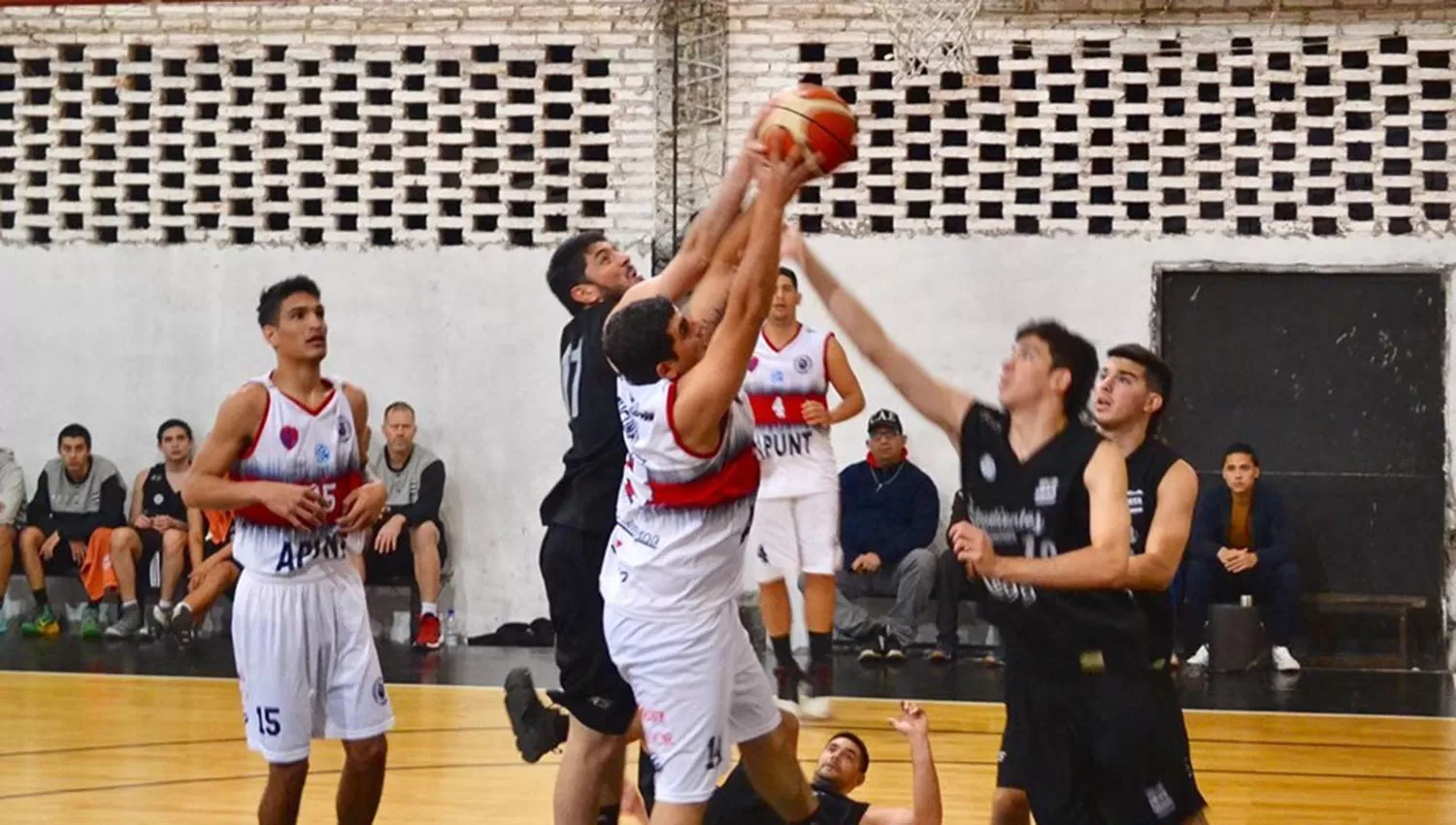 Estudiantes y CC fueron los mejores de la primera fase. (FOTO TOMADA DE FACEBOOK CENTRAL CÓRDOBA BASKET)