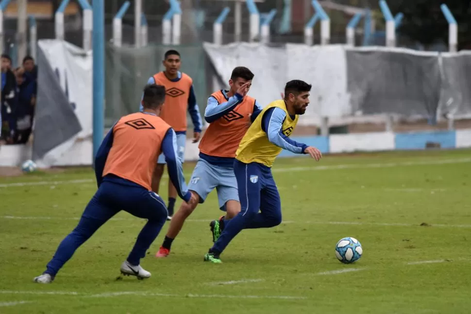 UNO, DOS, TRES, PROBANDO. Leandro Díaz irá en busca del primer gol hoy en Santiago. 