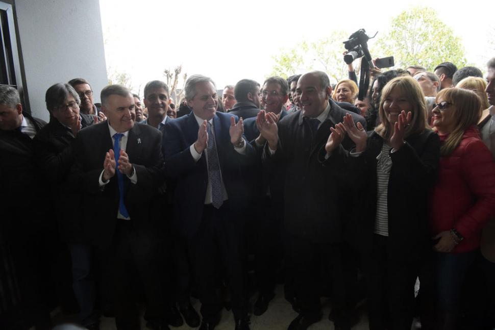 TODO SONRISAS. Alberto Fernández acompañó a Manzur en la inauguración del Cepla en La Costanera. la gaceta / fotos de franco vera