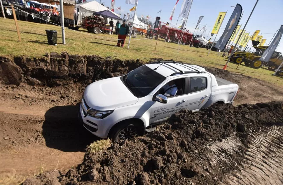 EN SLALOM. Control de estabilidad y tracción son dos de los atributos del rodado de la línea Chevrolet. 