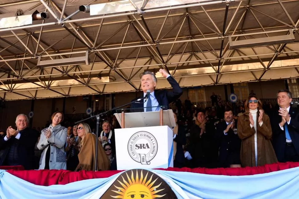 DESDE EL ATRIL. A una semana de las PASO, el presidente de la Nación afirmó que la rueda de la economía está girando y lo hará con mayor agilidad cuando la Argentina supere “la incertidumbre política” de las elecciones de octubre y “confirme que no quiere volver al pasado”. fotos telam