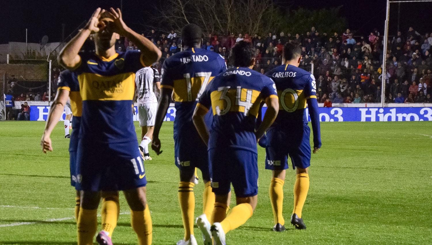 IMPARABLE. Eduardo Salvio abrió el partido para Boca.