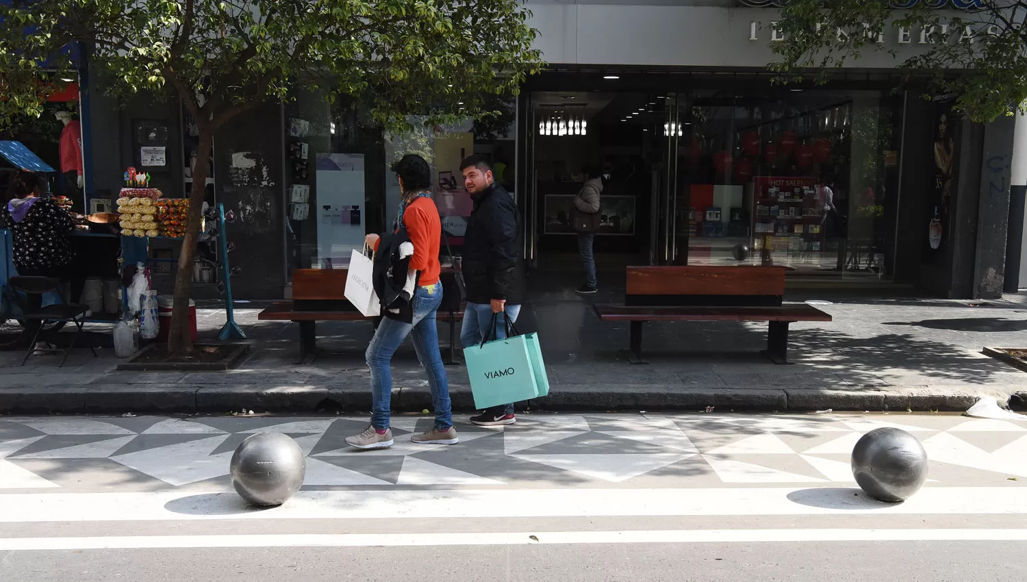 EN SAN MARTÍN. El primer tramo de la semipeatonal ya está funcionando en la City.