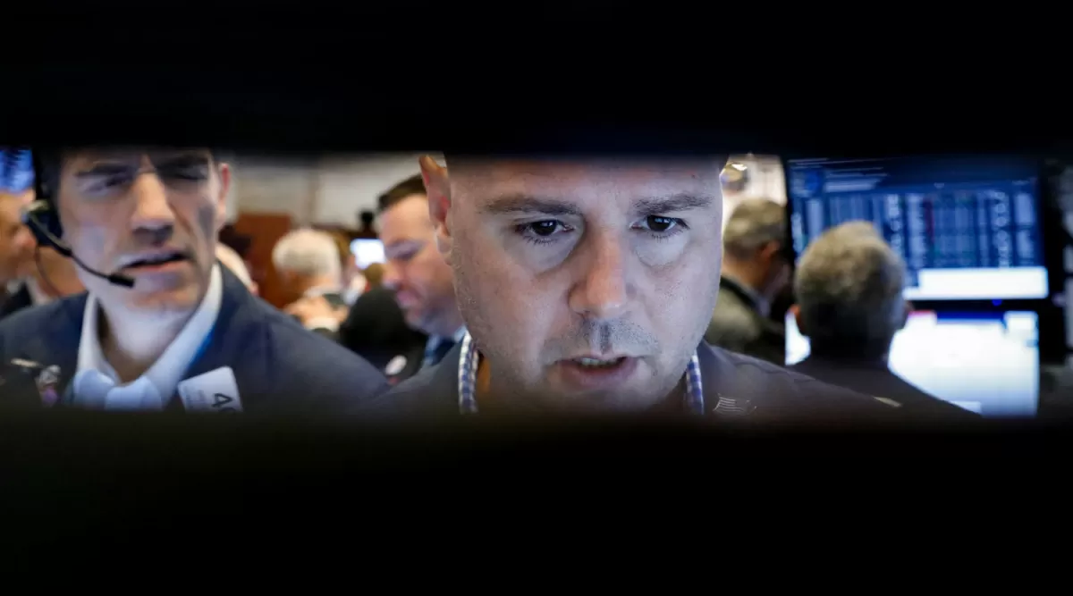 CAMBIO DE HUMOR. Las acciones en la Bolsa de Nueva York subieron ayer más de un 1%, repuntando luego de la fuerte ola de ventas de la sesión previa. Sin embargo, los operadores siguen de cerca la evolución del yuan.