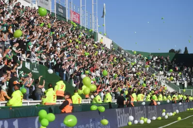 Las tribunas sin alambrado parecen una utopía en Atlético