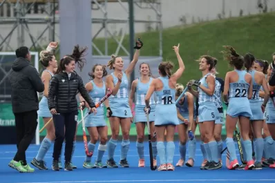Más preseas desde el agua; Las Leonas y las chicas de fútbol, por el oro