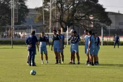 El “Ruso” Zielinski prueba variantes en el amistoso ante Mitre
