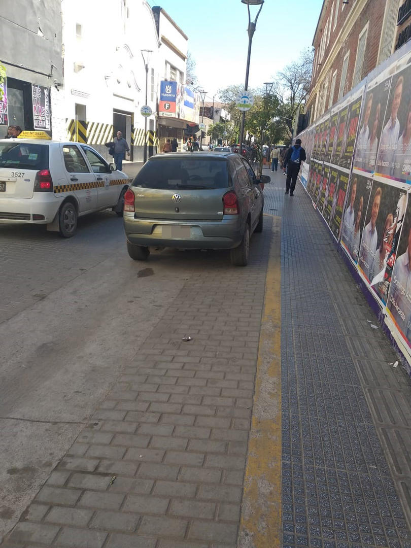 Las normas de estacionamiento no se respetan