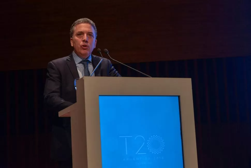 PETITORIO. Los industriales piden a Dujovne por el bioetanol, por la baja de las tasas y por financiamiento. reuters