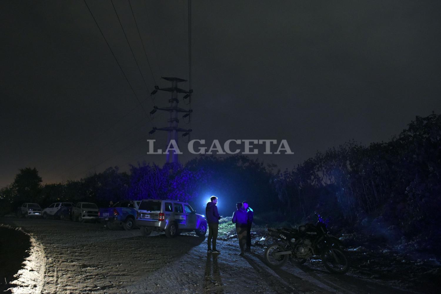 Los investigadores y la Policía trabajaban en la zona anoche.