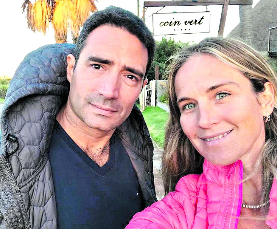 El precandidato Silvio Bellomio, junto a su esposa, Paula.