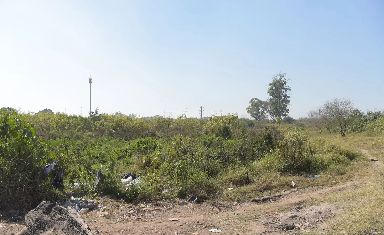 EL PREDIO. El terreno se extiende desde 50 metros de la casa del pequeño hasta unos 500 metros llegando al puente de Circunvalación.