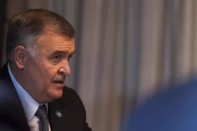 El bloque oficial se reúne y suma al alperovichismo