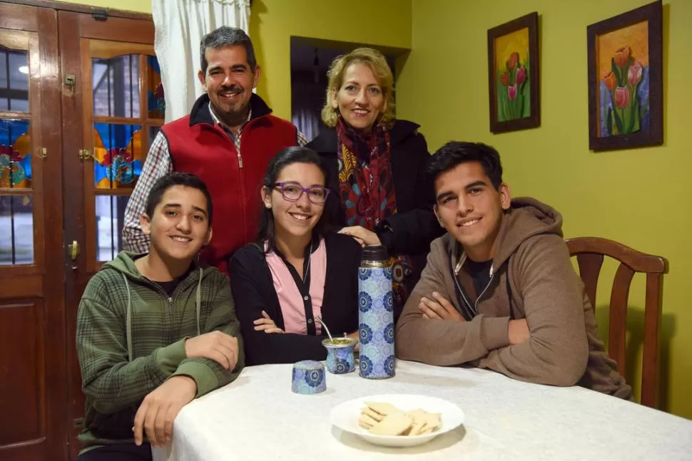 FAMILIA MUY ESPECIAL. Los Gómez son una Familia de Cuidado Transitorio. 