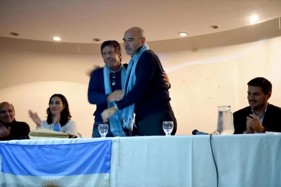 DURANTE LA CAMPAÑA. Bussi y Gómez Centurión encabezaron un acto una semana antes de las PASO. 