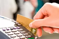 ¿Viajaste y tenés deudas en dólares con la tarjeta? Cómo te conviene pagar