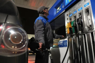 Incertidumbre electoral: ¿qué pasará el lunes con el precio de los combustibles?