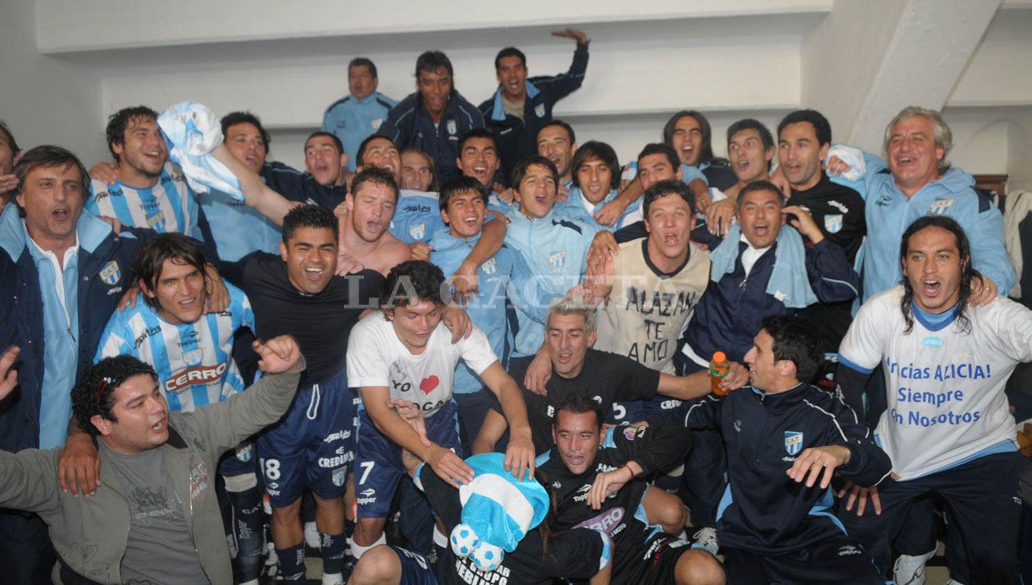 EN CÓRDOBA. En el vestuario de la cancha de Talleres, los 