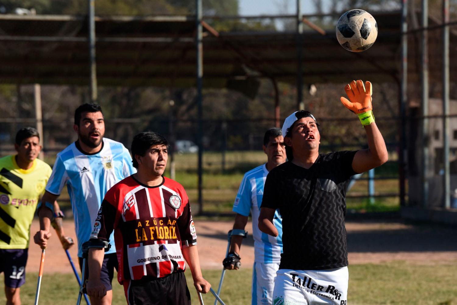 UNA ARAÑA. Cabrera, que hace poco juega en el equipo, es un gran arquero.