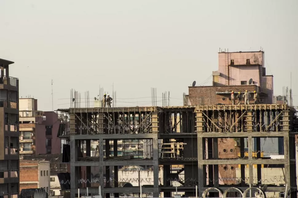 INCERTIDUMBRE. Constructores y corredores inmobiliarios estiman que se ralentirazán los proyectos e incluso que pueden llegar a pararse por la devaluación. la gaceta / foto de archivo