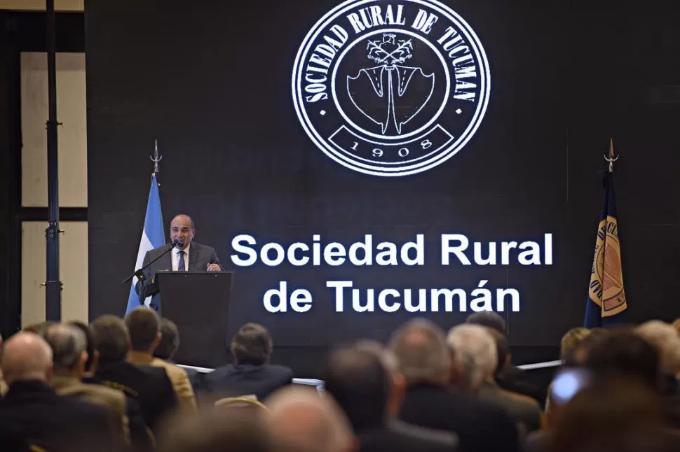 DISCURSO. El gobernador Manzur dejó de lado las cuestiones políticas y electorales para destacar el esfuerzo conjunto entre el Estado y los privados.  la gaceta / foto de juan pablo sánchez noli 