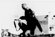 “No me dispararon con el fusil porque se les cayó el cargador bajo el auto”