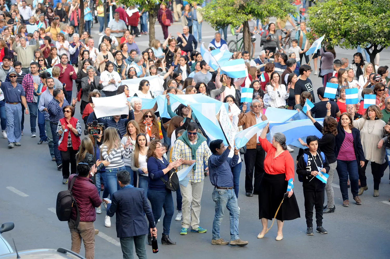 APOYO AL GOBIERNO. Los tucumanos se movilizaron durante el fin de semana.