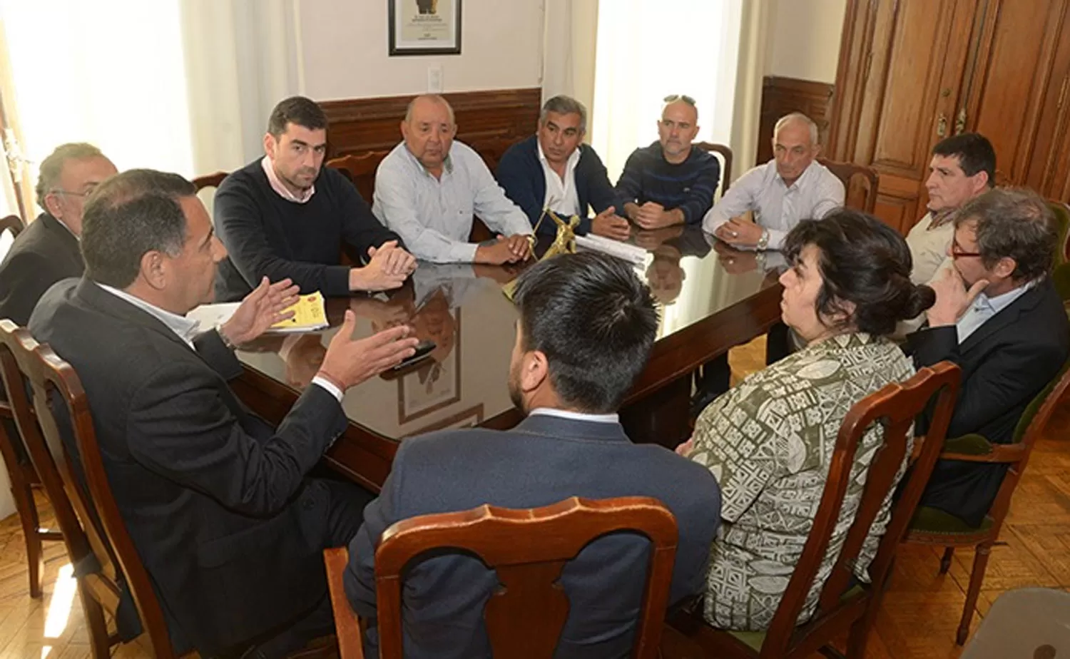 EN LA CASA DE GOBIERNO. El ministro Regino Amado encabezó el encuentro.