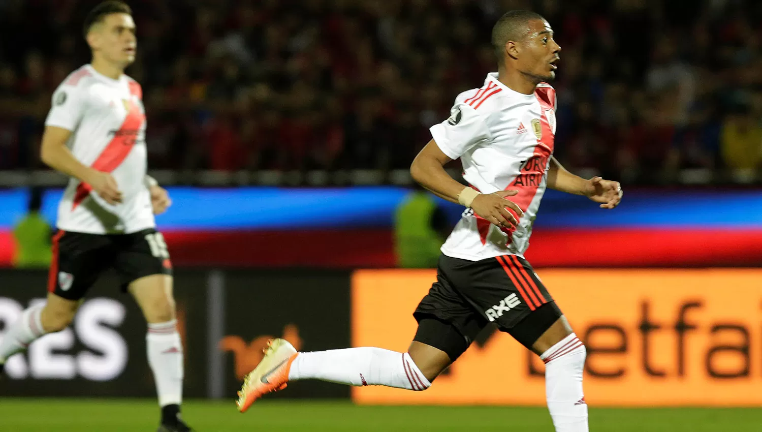 De la Cruz metió un golazo y River se metió en semifinales. (Reuters)