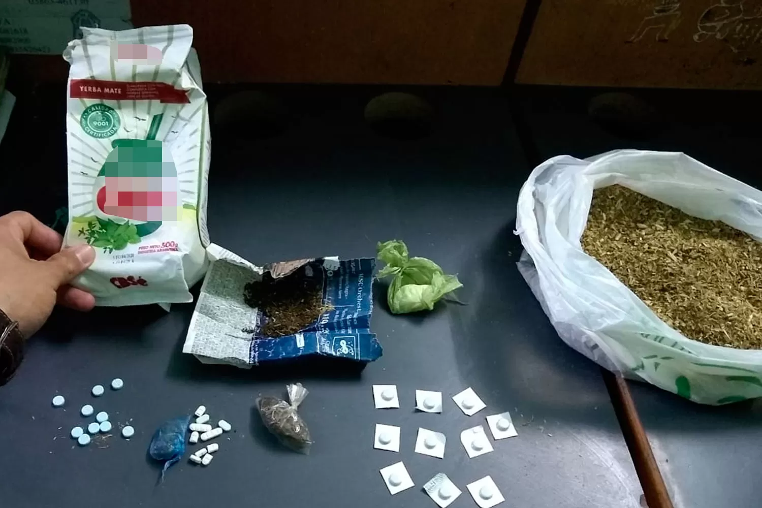 Visitó a su hermano en la cárcel y quiso ingresar droga en un paquete de yerba