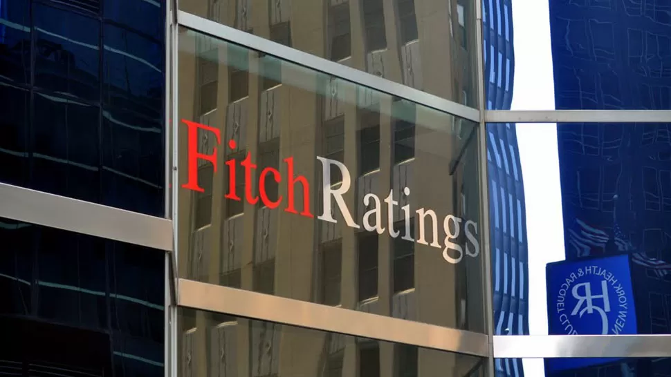 Fitch rebajó la deuda argentina a la calificación default restringido