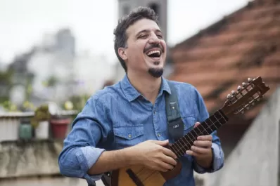 “Sonko” un concierto con la guitarra, el charango y la voz