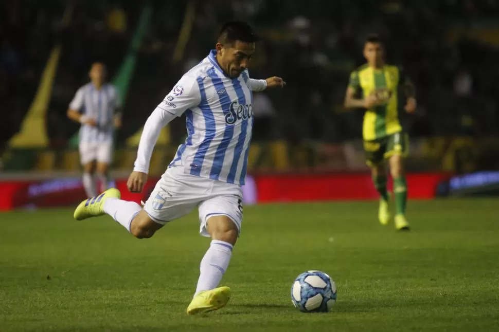 EL PASADO Y EL FUTURO. Guillermo Acosta quiere volver a tener el nivel que tuvo antes de irse; los fanáticos esperan por él. foto de diego izquierdo (especial para la gaceta)