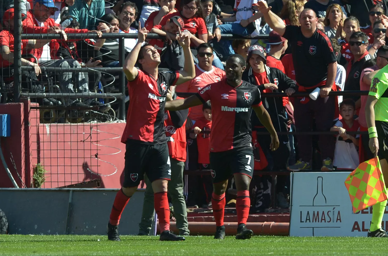 PURA ALEGRÍA. Newell's dio un espactáculo de fútbol y goles ante su gente. TÉLAM