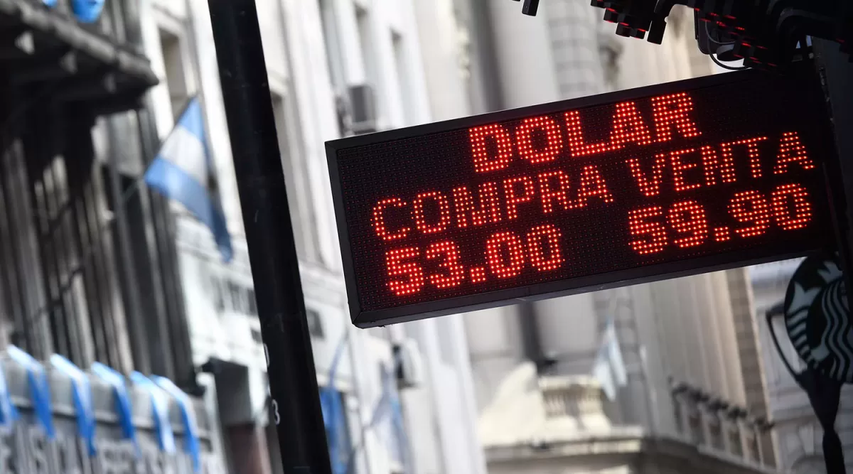 El valor del dólar fue bajando a lo largo de toda la jornada. TÉLAM