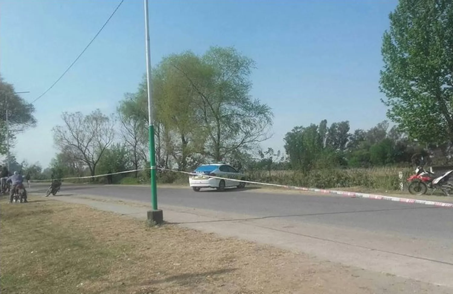 LULES. La Policía trabaja en el lugar del hallazgo.