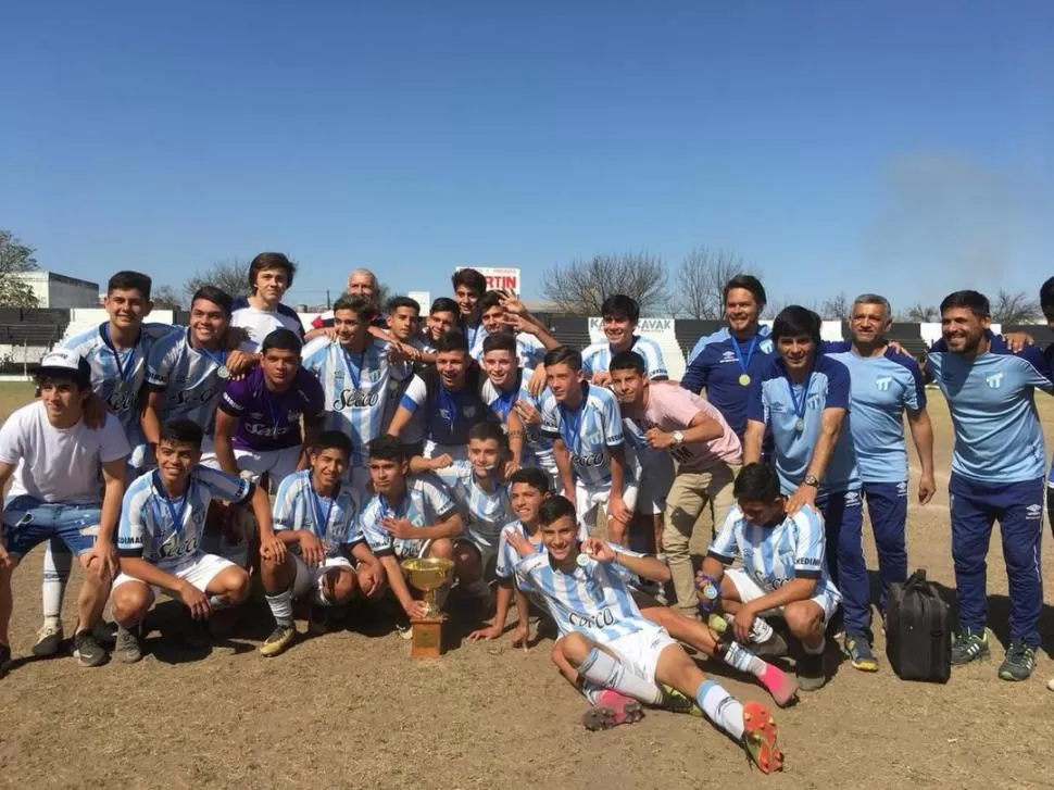 TRICAMPEÓN. Atlético festejó por tercera vez consecutiva en la 2004.   