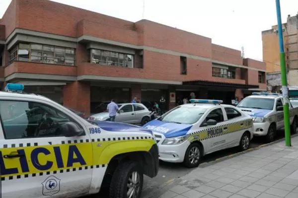 Usaba el taxi para robar y lo atraparon en una estación de servicio
