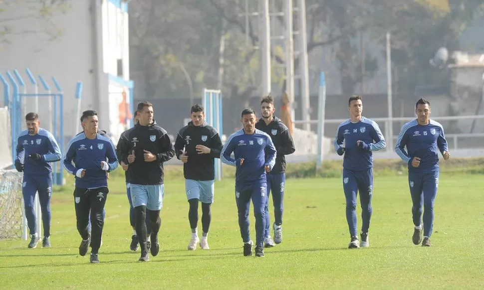 A SEGUIR INTENTANDO. El plantel de Atlético está conforme con la victoria ante Godoy Cruz pero espera recuperar su poderío goleador, en especial el que sus delanteros supieron tener en la temporada pasada. la gaceta / foto de hector peralta