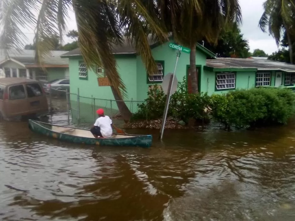 DEVASTACIÓN. Los residentes de Gran Bahama fueron víctimas de la destrucción causada por los vientos. twitter @ZNSBahamas242